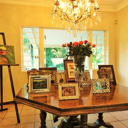Vair'S Place Guest House In Sandton Paulshof - Apartment, Lux Suites & Spa Γιοχάνεσμπουργκ Εξωτερικό φωτογραφία