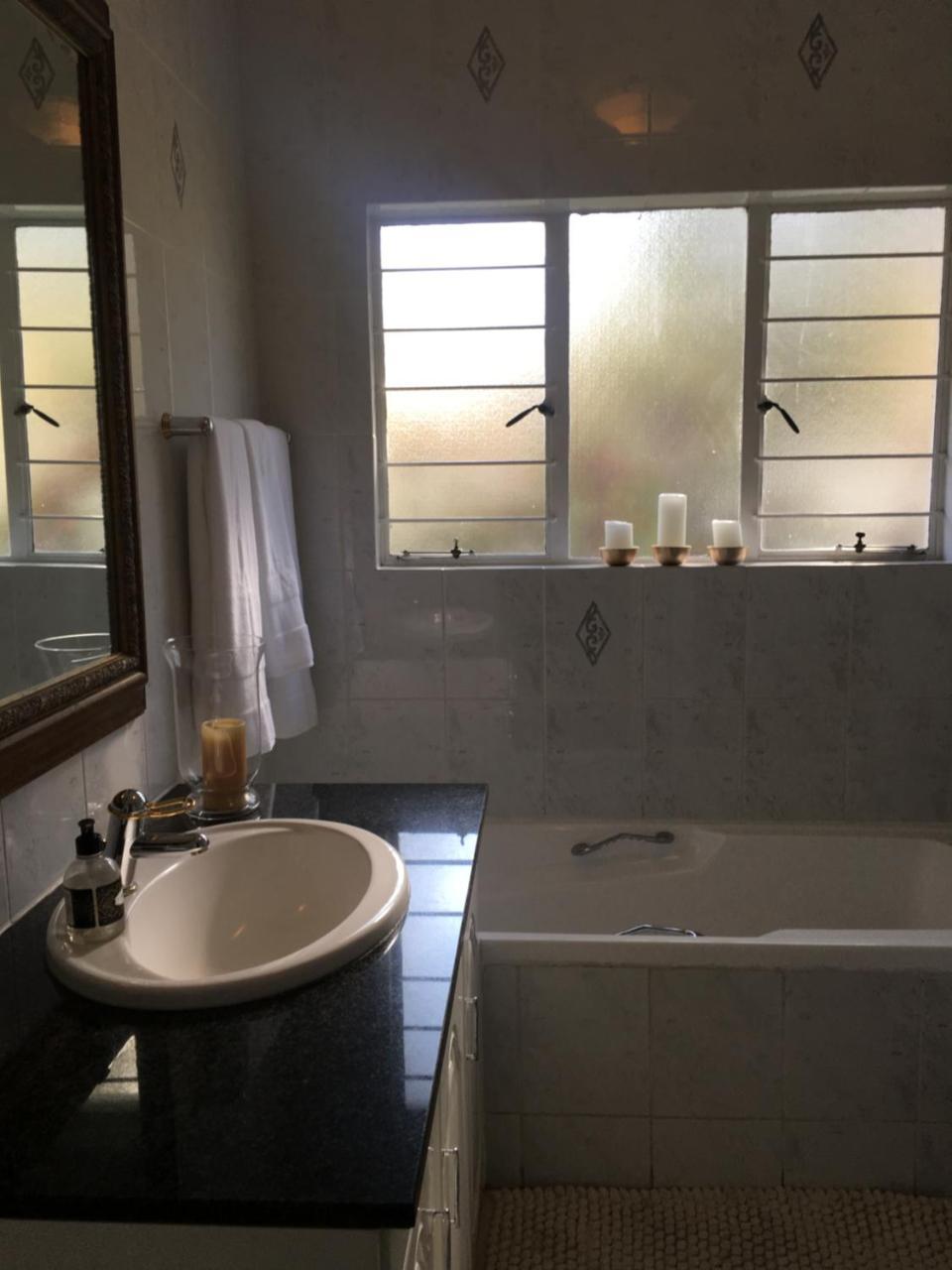 Vair'S Place Guest House In Sandton Paulshof - Apartment, Lux Suites & Spa Γιοχάνεσμπουργκ Εξωτερικό φωτογραφία