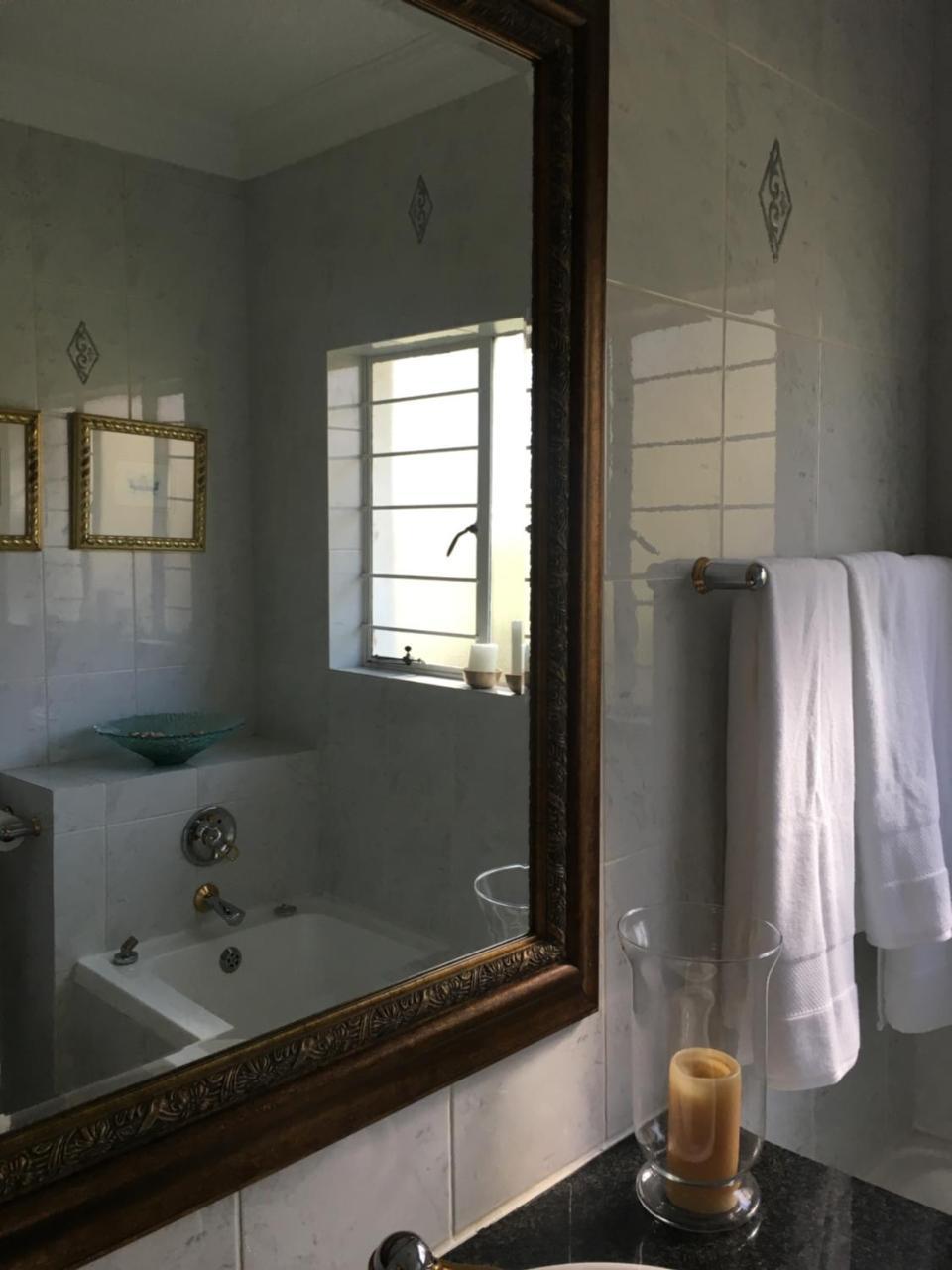 Vair'S Place Guest House In Sandton Paulshof - Apartment, Lux Suites & Spa Γιοχάνεσμπουργκ Εξωτερικό φωτογραφία