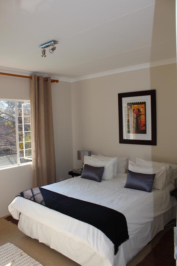 Vair'S Place Guest House In Sandton Paulshof - Apartment, Lux Suites & Spa Γιοχάνεσμπουργκ Εξωτερικό φωτογραφία