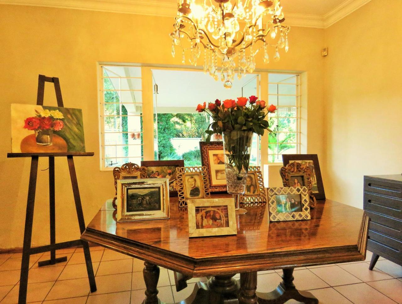 Vair'S Place Guest House In Sandton Paulshof - Apartment, Lux Suites & Spa Γιοχάνεσμπουργκ Εξωτερικό φωτογραφία