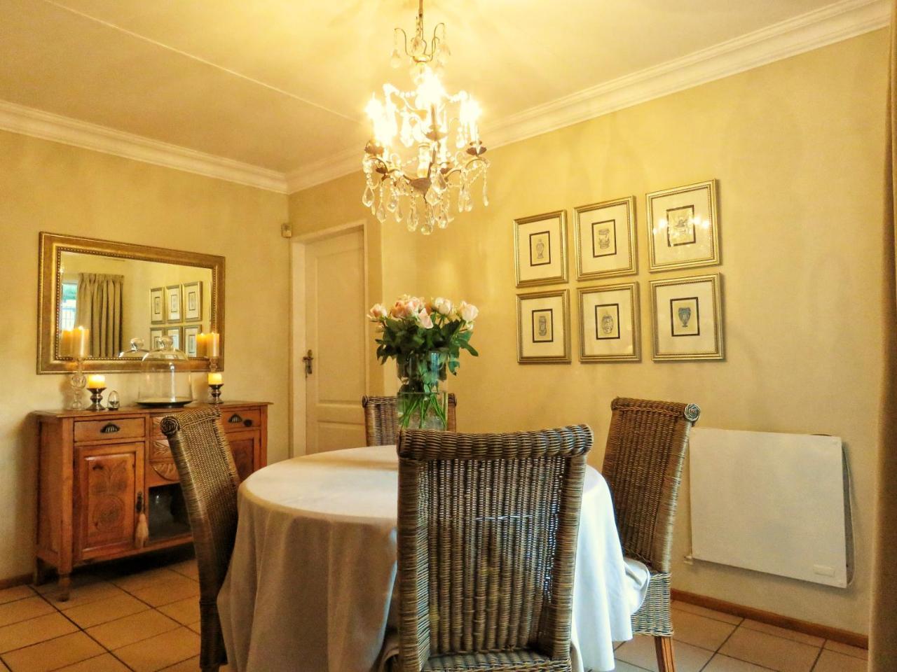 Vair'S Place Guest House In Sandton Paulshof - Apartment, Lux Suites & Spa Γιοχάνεσμπουργκ Εξωτερικό φωτογραφία