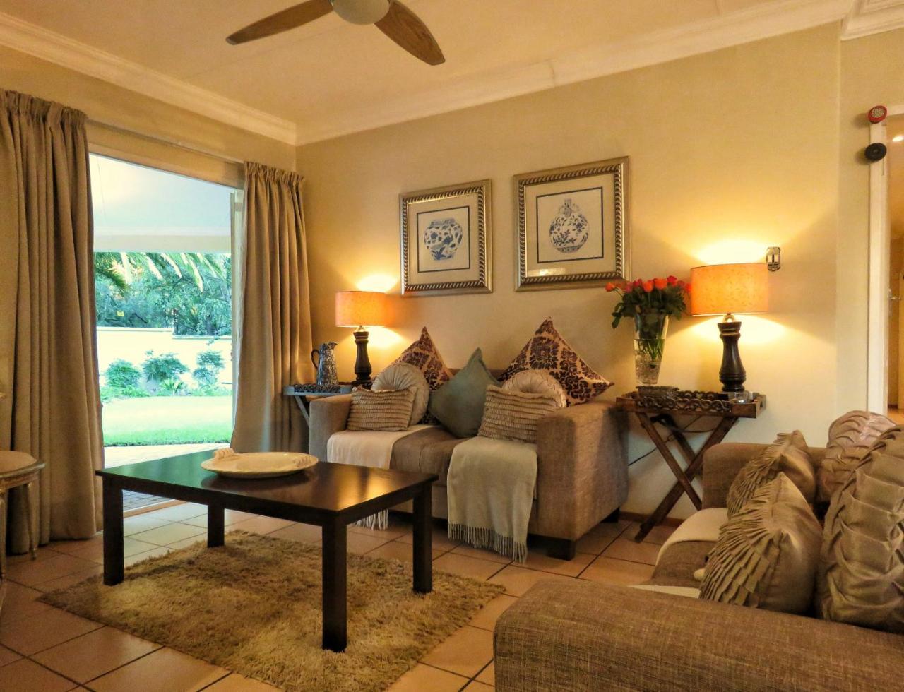 Vair'S Place Guest House In Sandton Paulshof - Apartment, Lux Suites & Spa Γιοχάνεσμπουργκ Εξωτερικό φωτογραφία